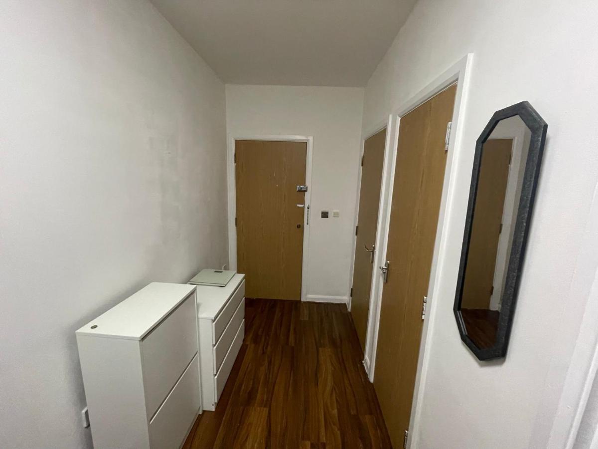 Seven Suites - Beautiful 2-Bed Apartment With Parking In Watford Central Zewnętrze zdjęcie