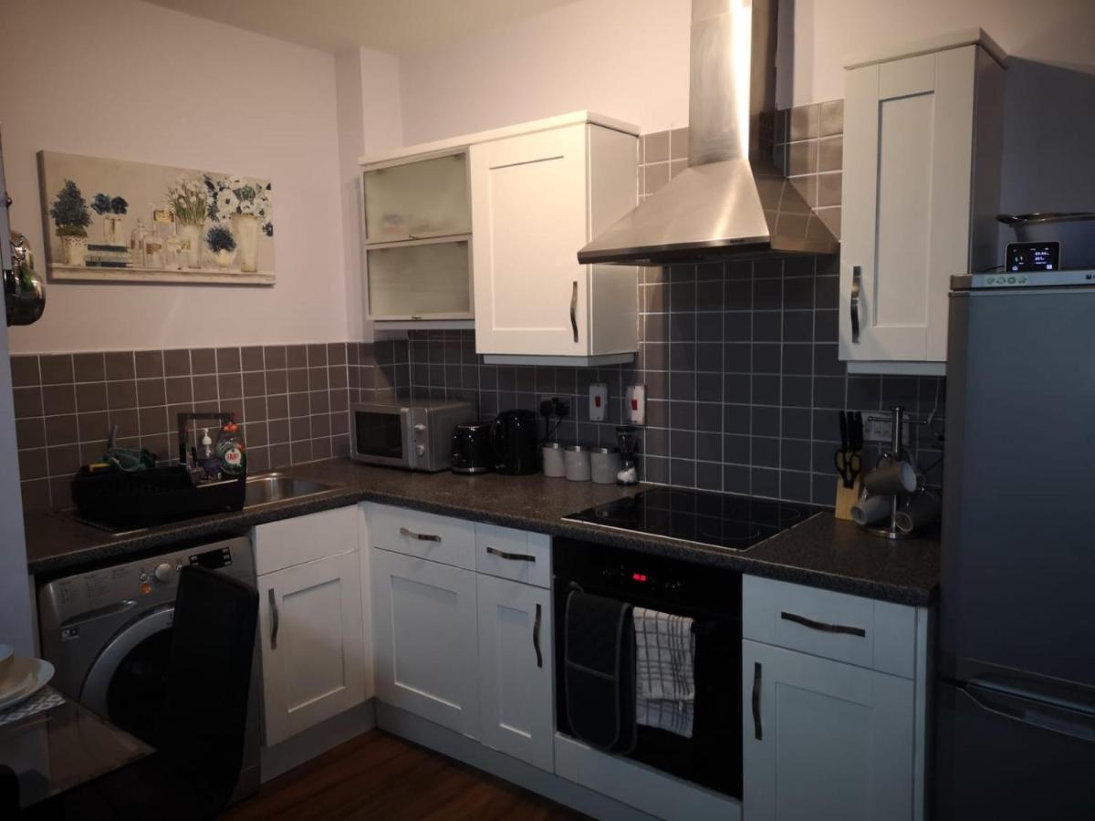 Seven Suites - Beautiful 2-Bed Apartment With Parking In Watford Central Zewnętrze zdjęcie