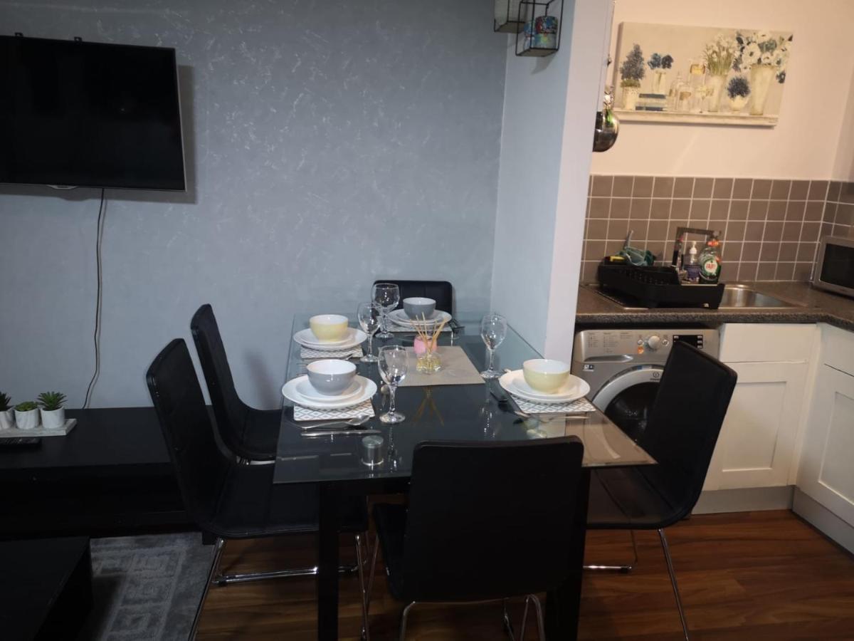 Seven Suites - Beautiful 2-Bed Apartment With Parking In Watford Central Zewnętrze zdjęcie