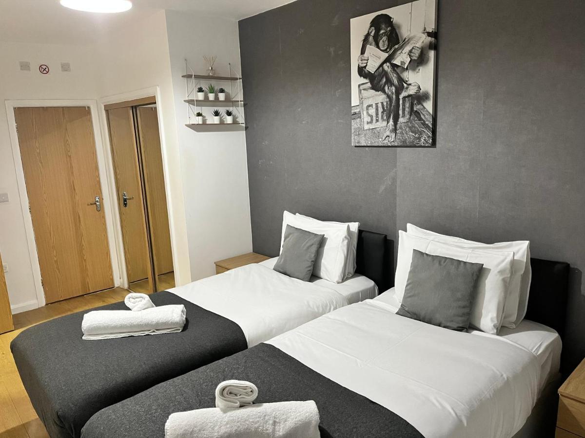 Seven Suites - Beautiful 2-Bed Apartment With Parking In Watford Central Zewnętrze zdjęcie
