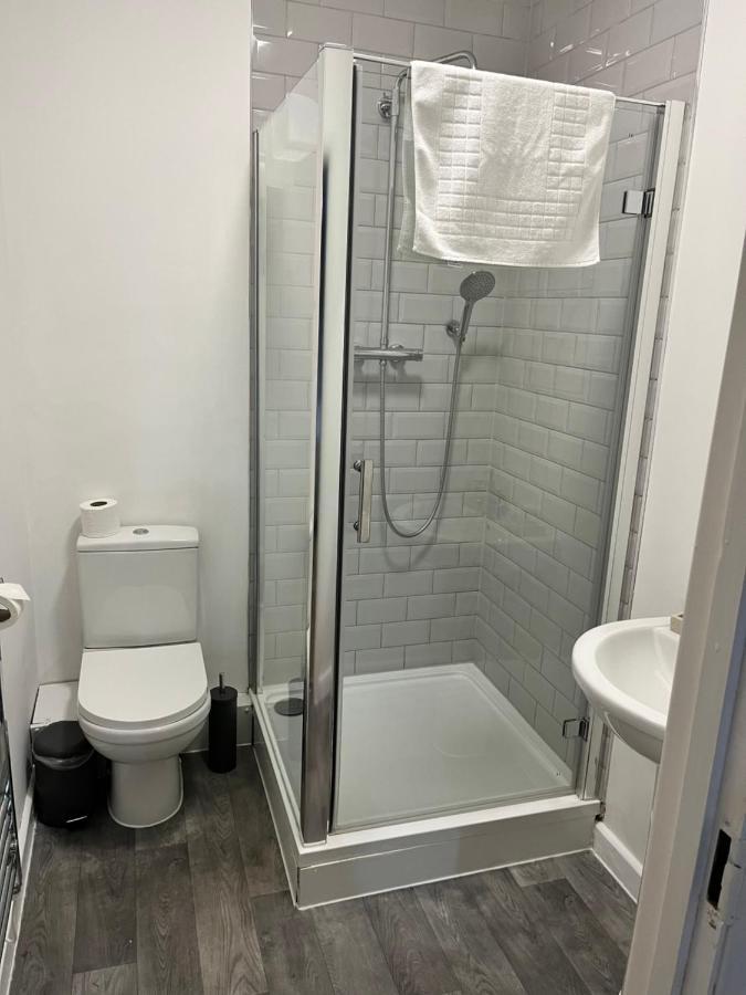 Seven Suites - Beautiful 2-Bed Apartment With Parking In Watford Central Zewnętrze zdjęcie