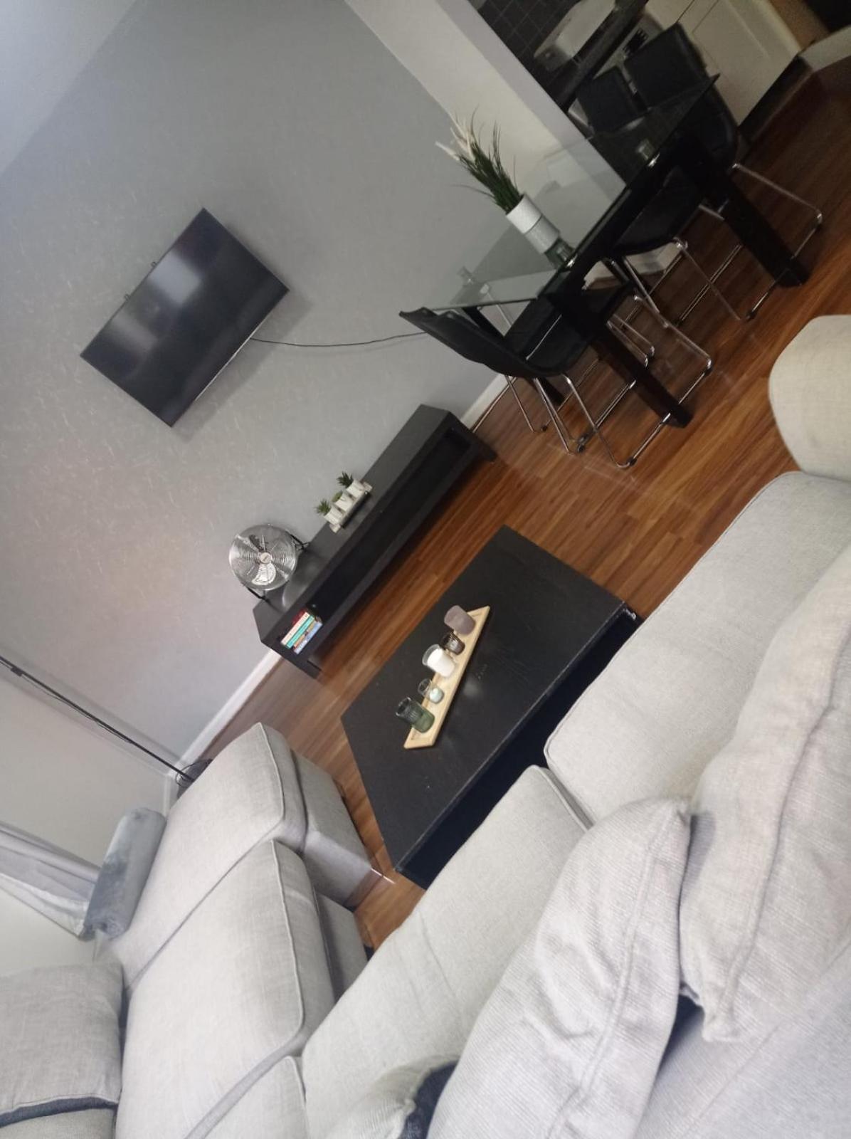 Seven Suites - Beautiful 2-Bed Apartment With Parking In Watford Central Zewnętrze zdjęcie